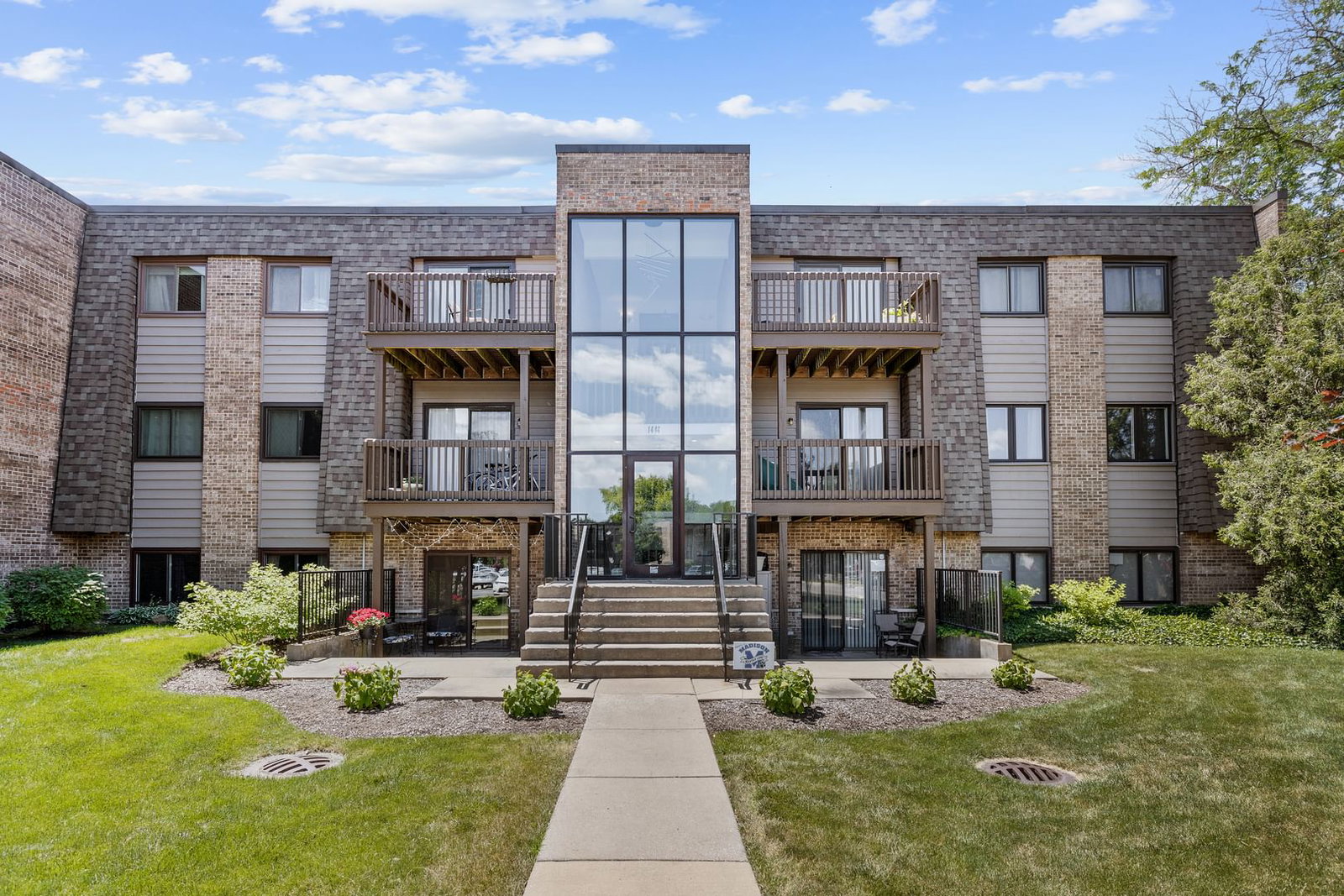 1444 Stonebridge Circle #H3, Wheaton, IL 60189 — exterior view