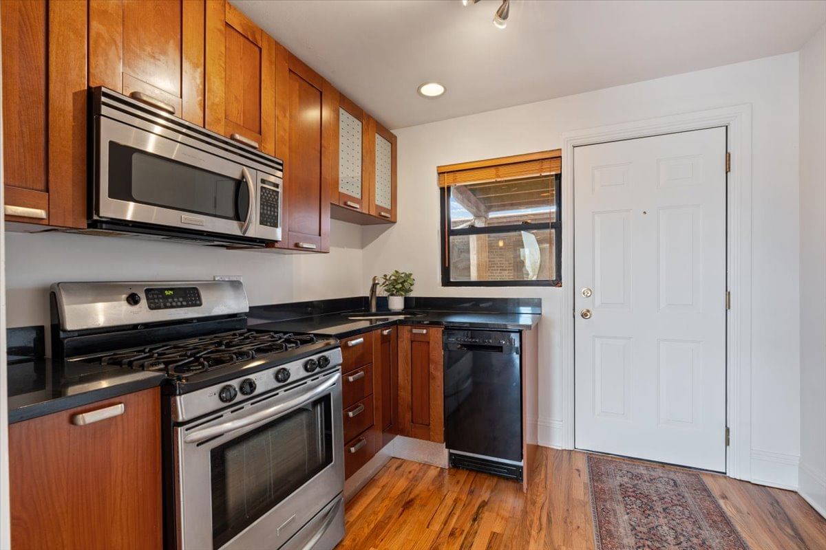 1353 W Fargo Avenue #3E, Chicago, IL 60626 — living view