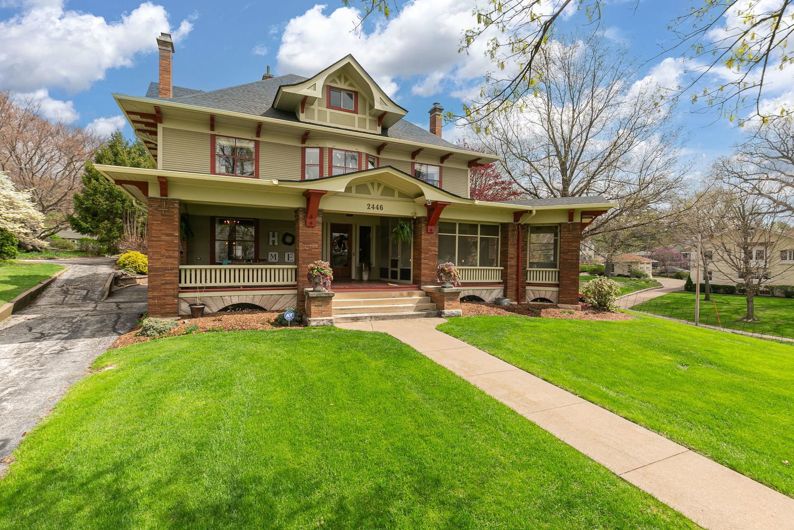 2446 E River Drive, Davenport, IA 52803 — exterior front view