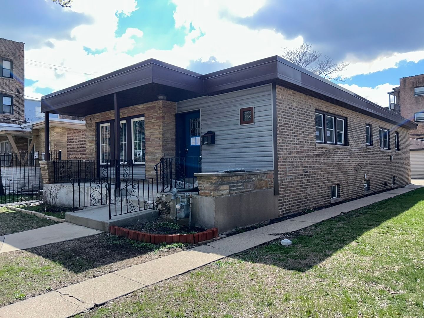 1757 E 71st Place, Chicago, IL 60649 — exterior view