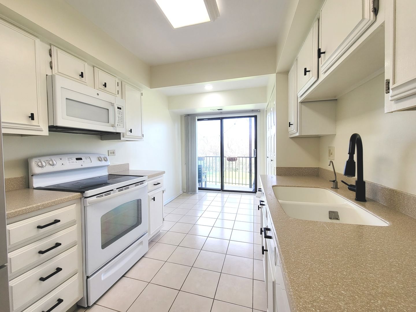250 W PARLIAMENT Place #307, Mount Prospect, IL 60056 — exterior view