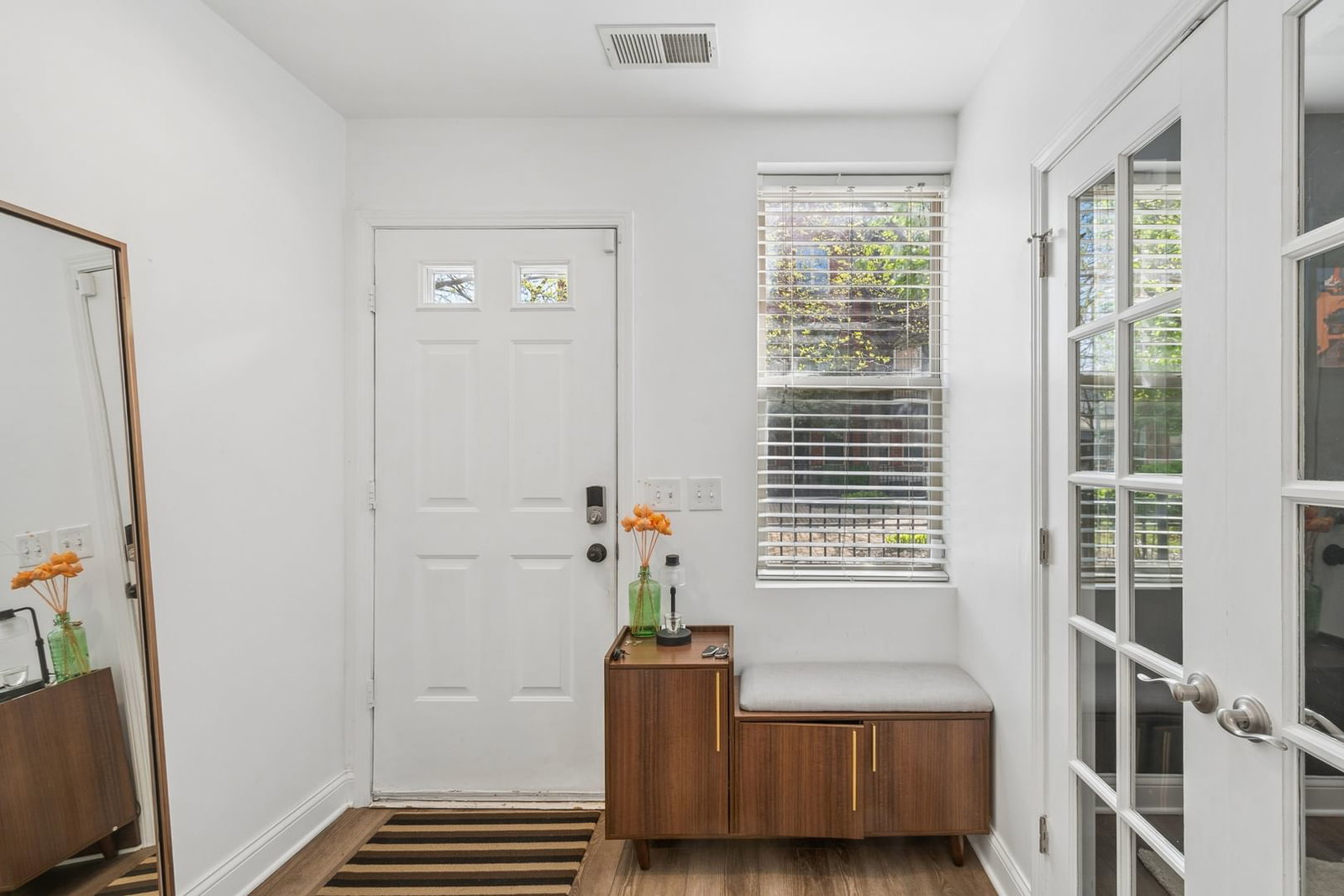 2504 S Calumet Avenue, Chicago, IL 60616 — exterior view