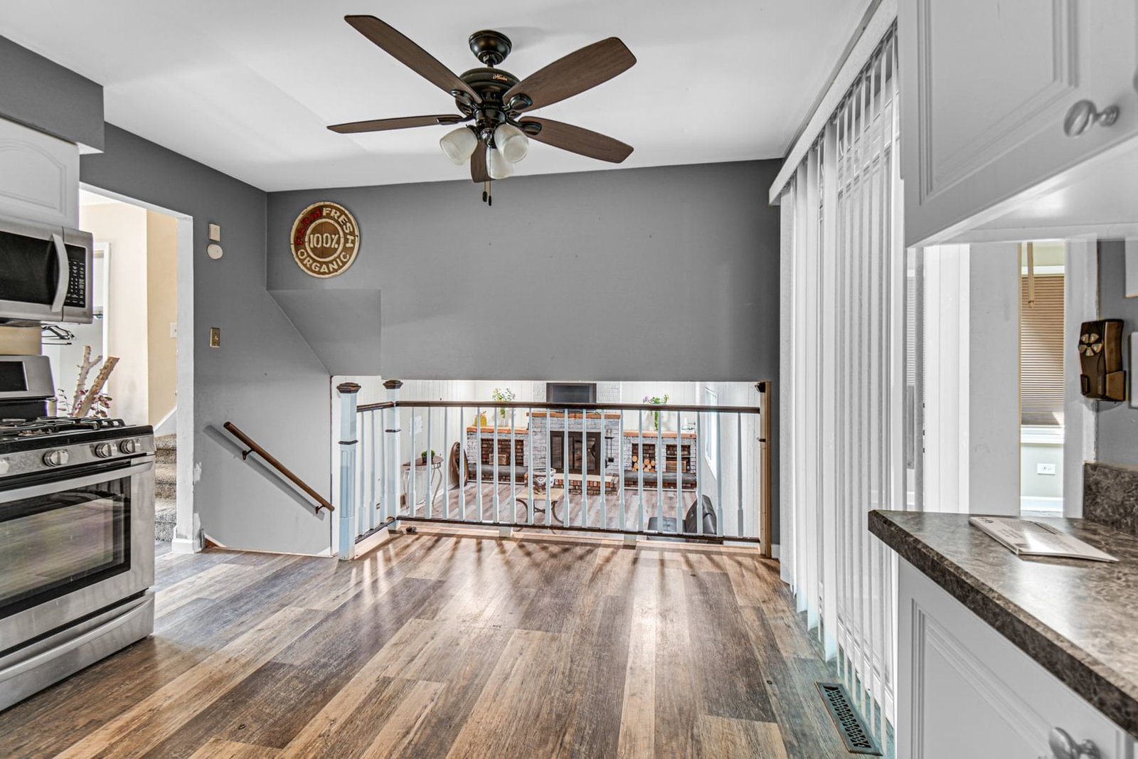 15601 Ridgeland Avenue, Oak Forest, IL 60452 — living view
