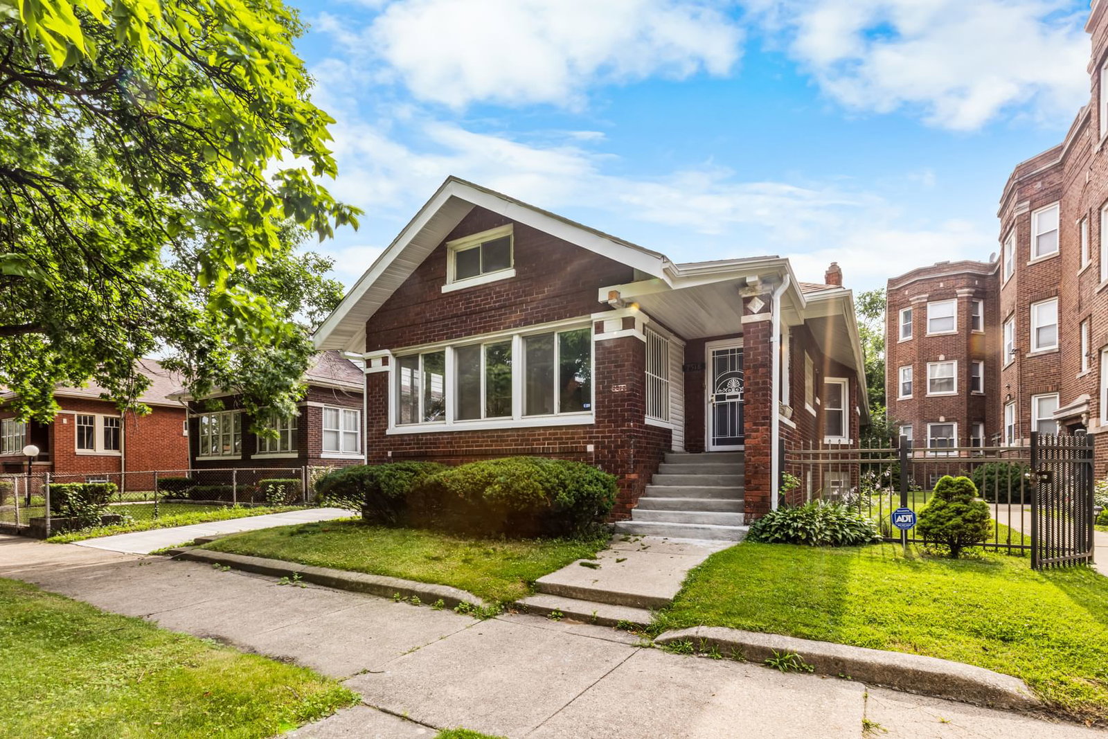7518 S Ridgeland Avenue, Chicago, IL 60649 — exterior view