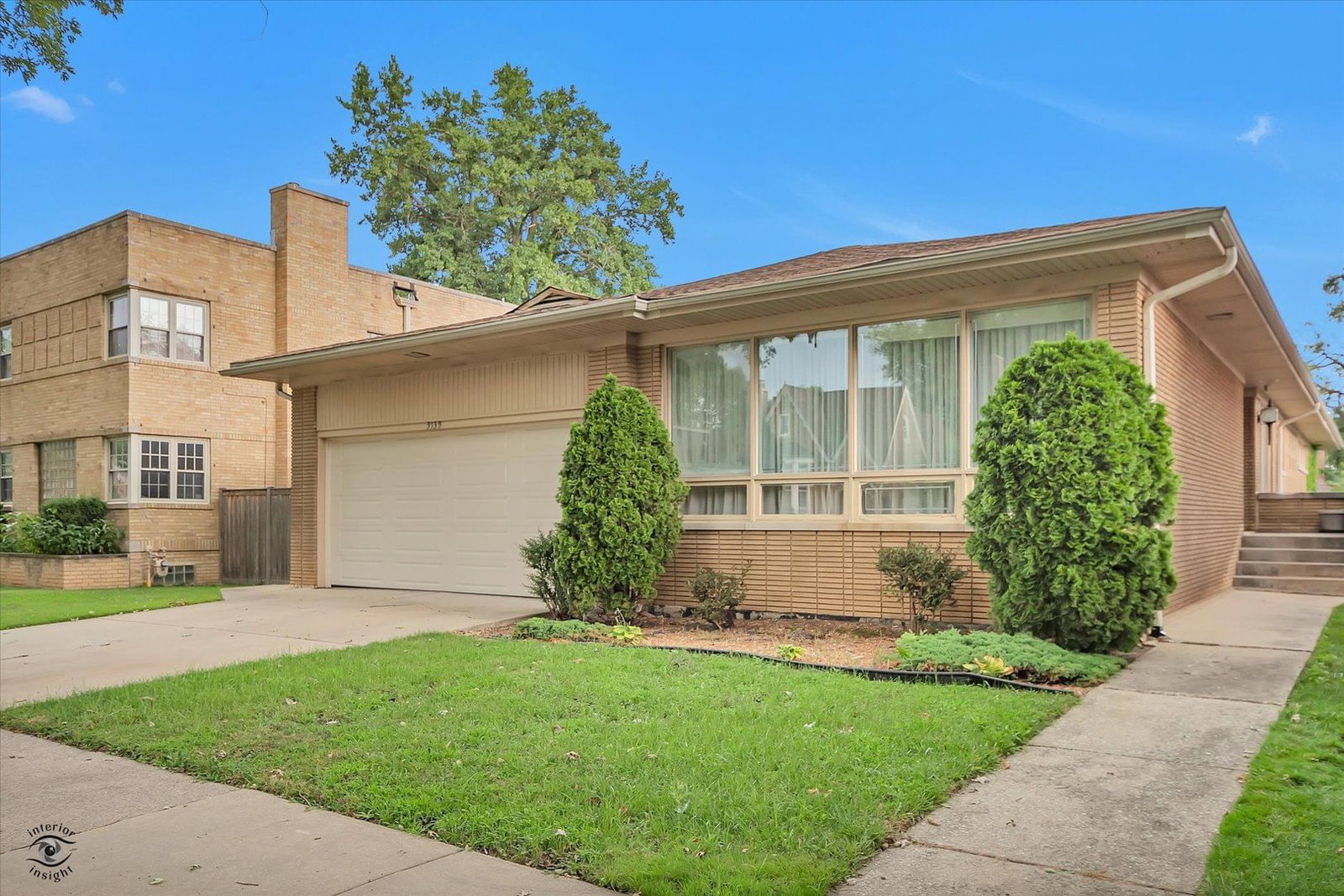 9139 S Oakley Avenue, Chicago, IL 60643 — exterior view