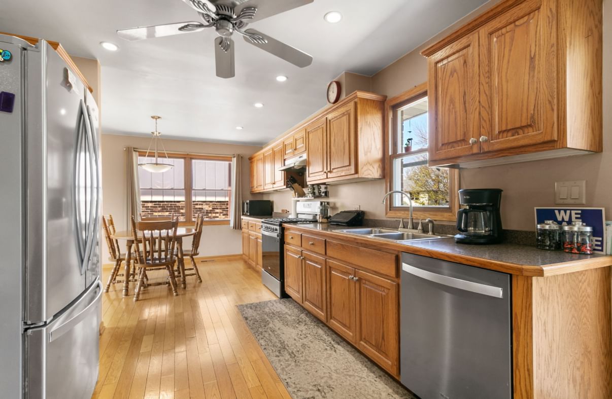 7024 Brementowne Road, Tinley Park, IL 60477 — exterior view
