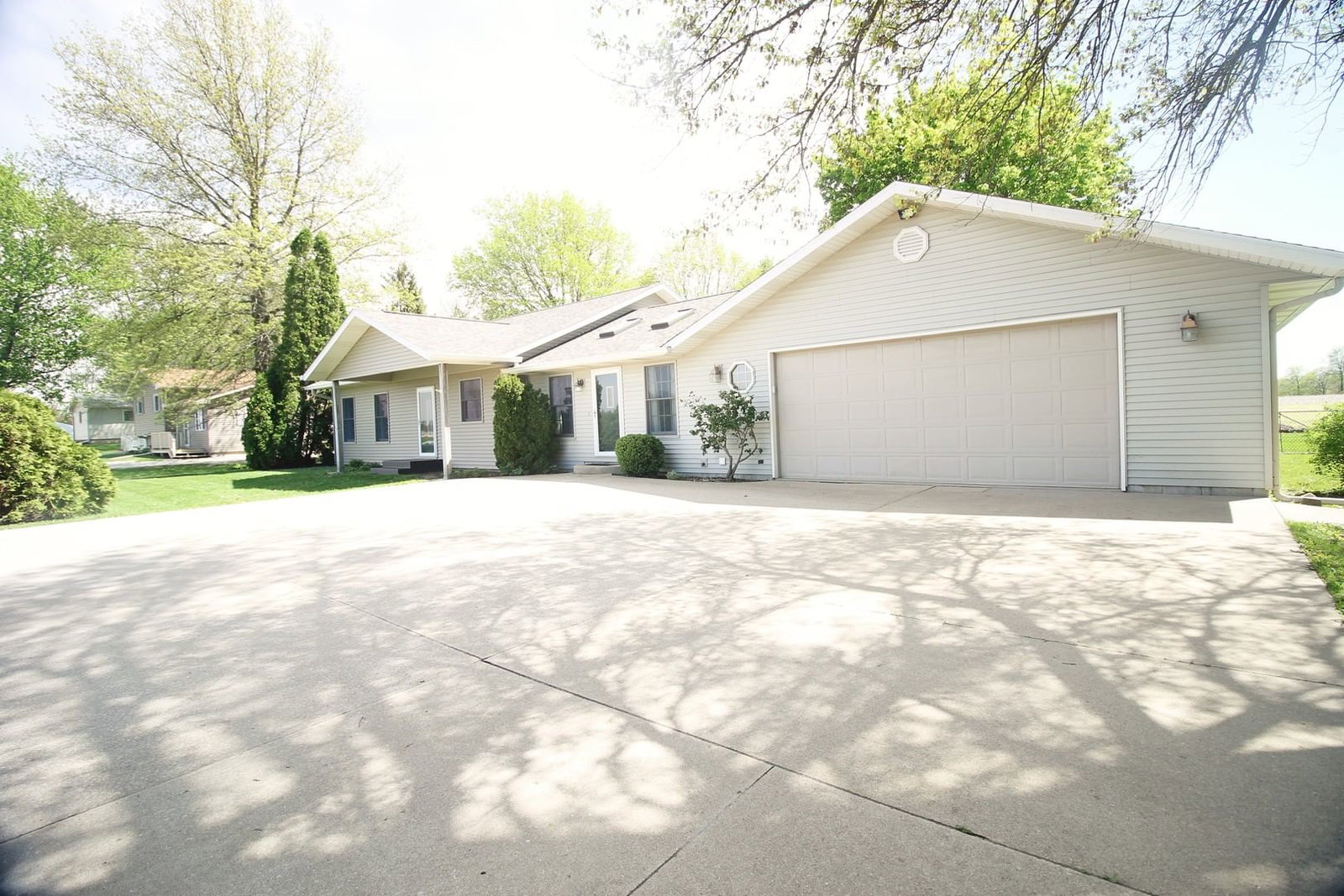 10093 Wolf Road, Geneseo, IL 61254 — exterior view