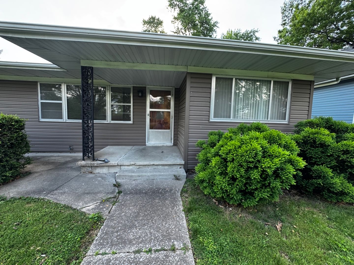 803 S Madison Street, Duquoin, IL 62832 — exterior view