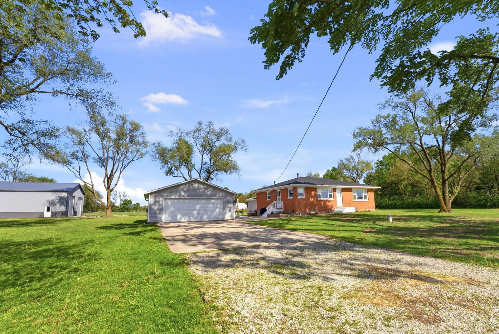 3219 265th Street, Hillsdale, IL 61257 — exterior view
