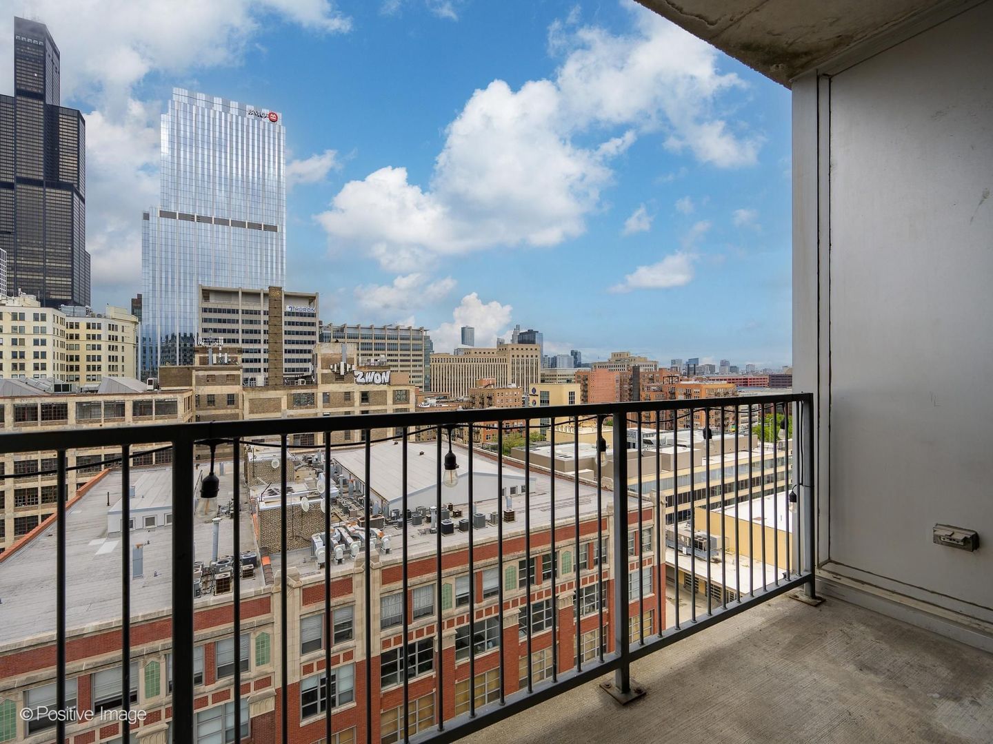 700 W Van Buren Street #1401, Chicago, IL 60607 — exterior view