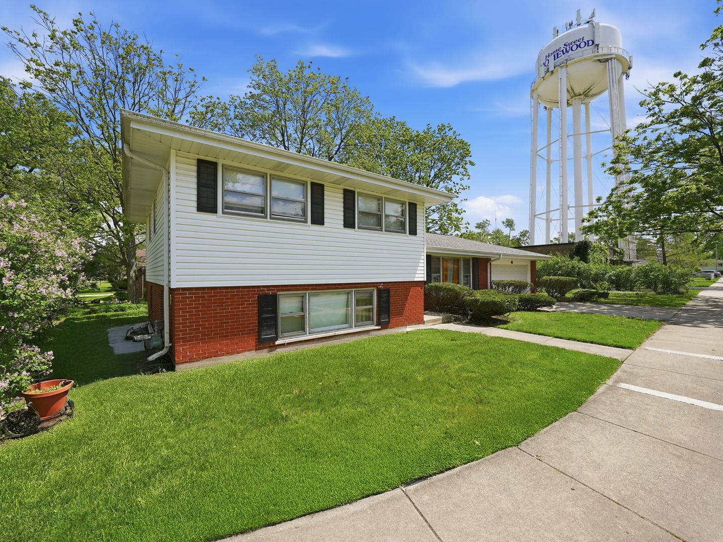 18345 Pierce Avenue, Homewood, IL 60430 — exterior view