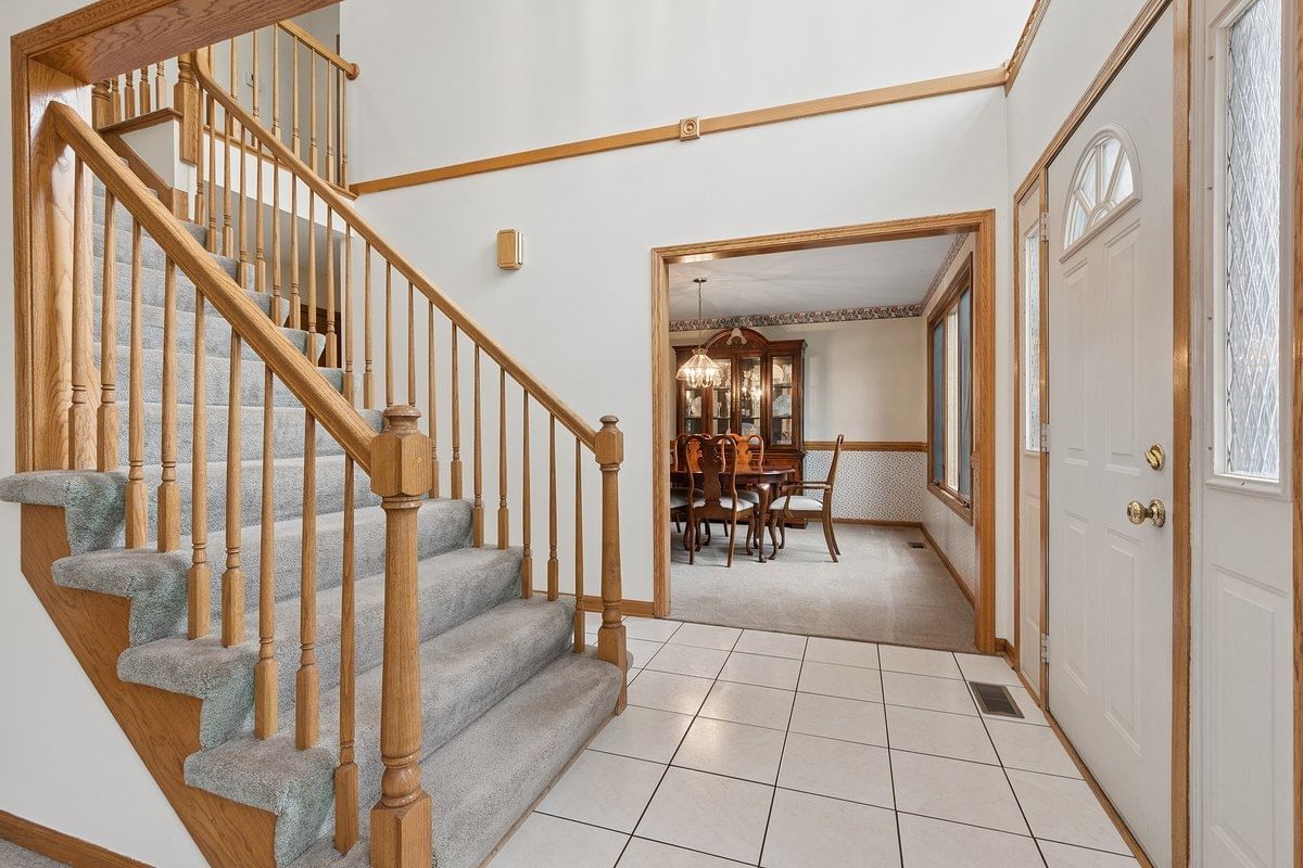 611 Vanderbilt Drive, New Lenox, IL 60451 — exterior view
