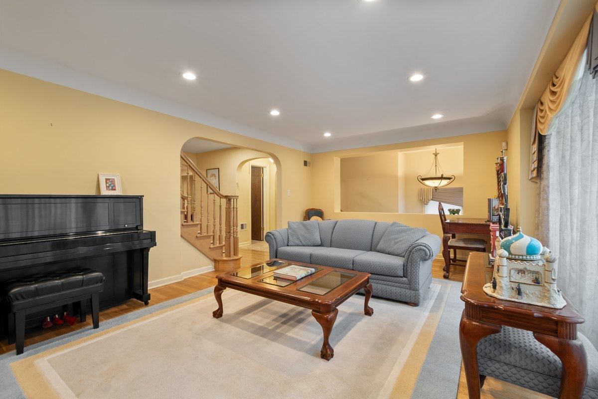 2709 W Sherwin Avenue, Chicago, IL 60645 — exterior view