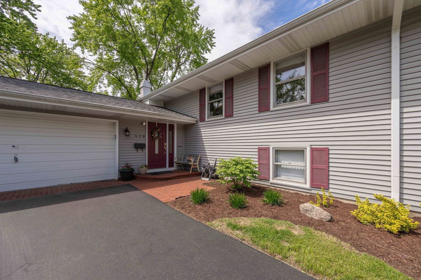 520 S 15th Court, St. Charles, IL 60174 — exterior view