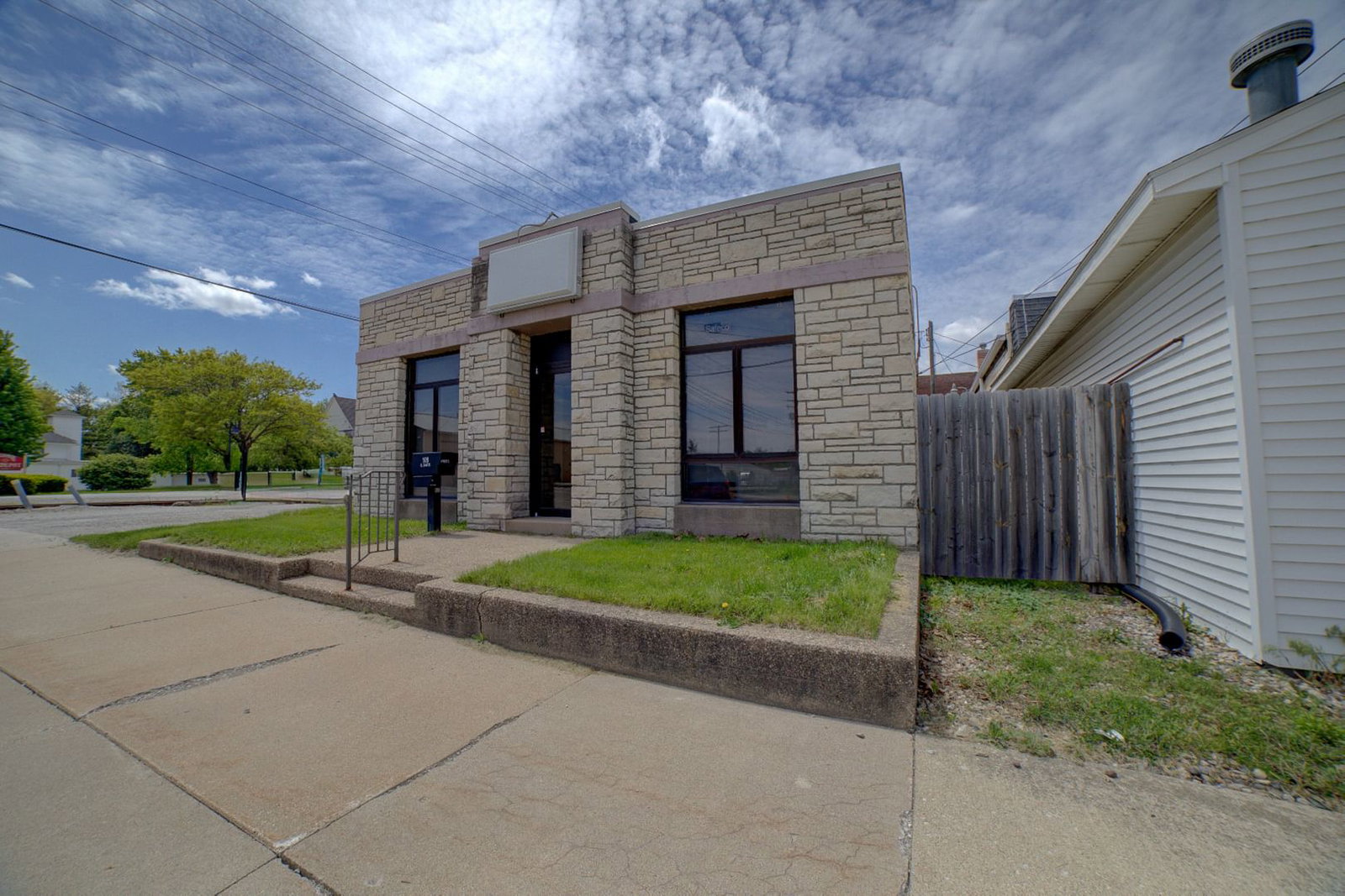 109 S 2nd Street, Watseka, IL 60970 — exterior view