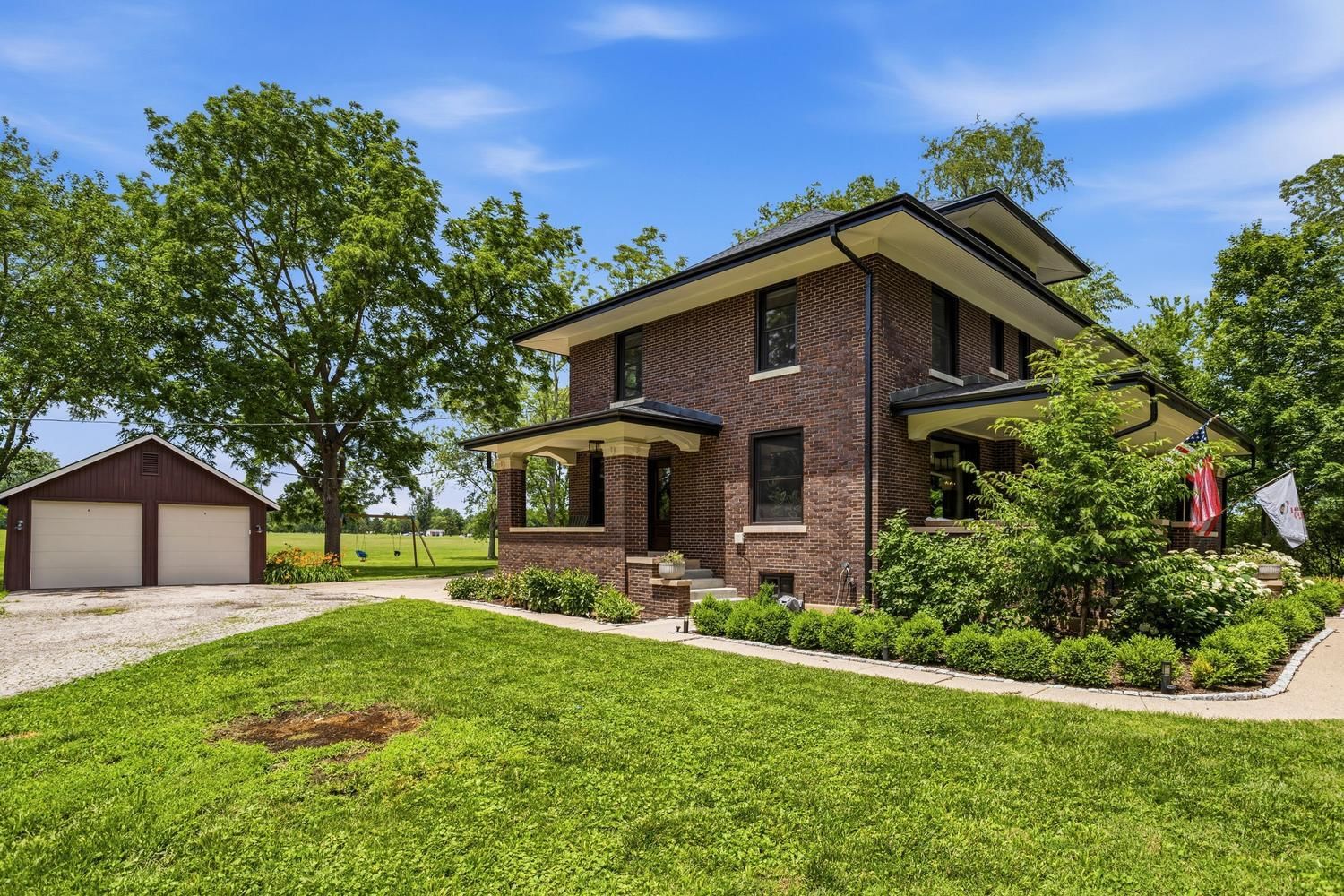 901 S Dunlap Avenue, Savoy, IL 61874 — exterior view