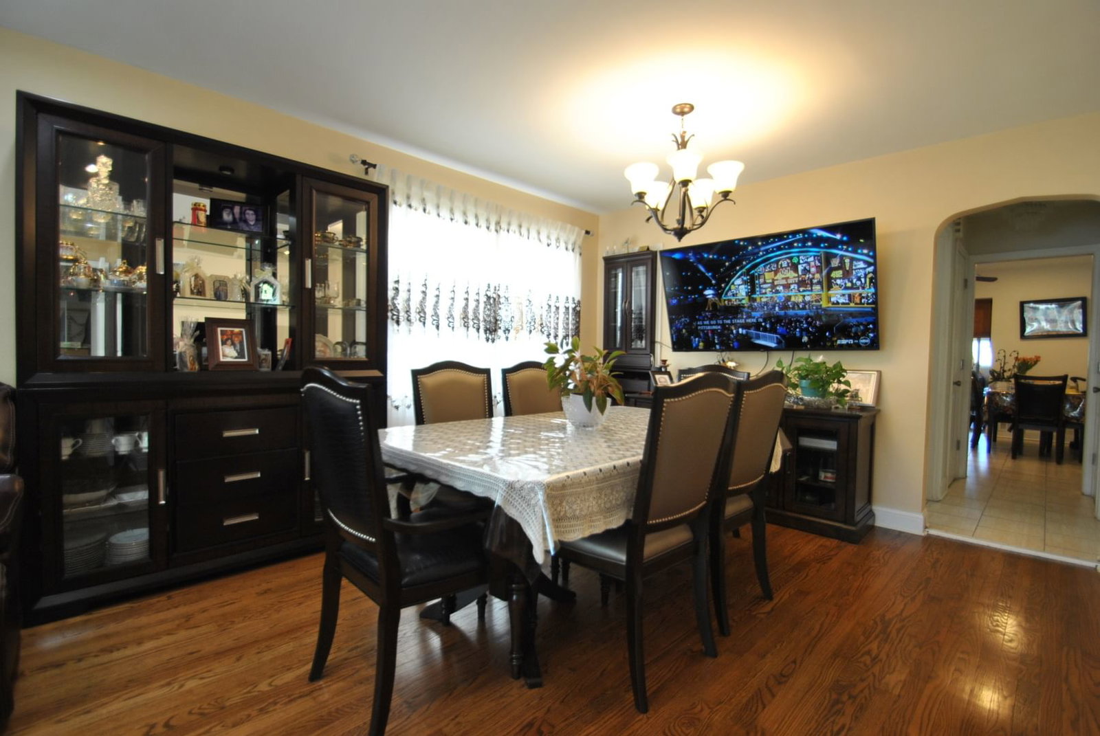 4916 W Montrose Avenue, Chicago, IL 60641 — kitchen view