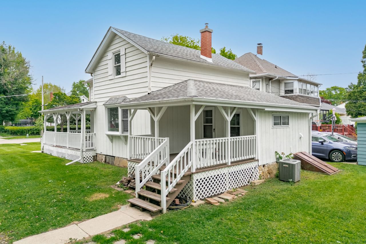 434 E Washington Street, West Chicago, IL 60185 — exterior view