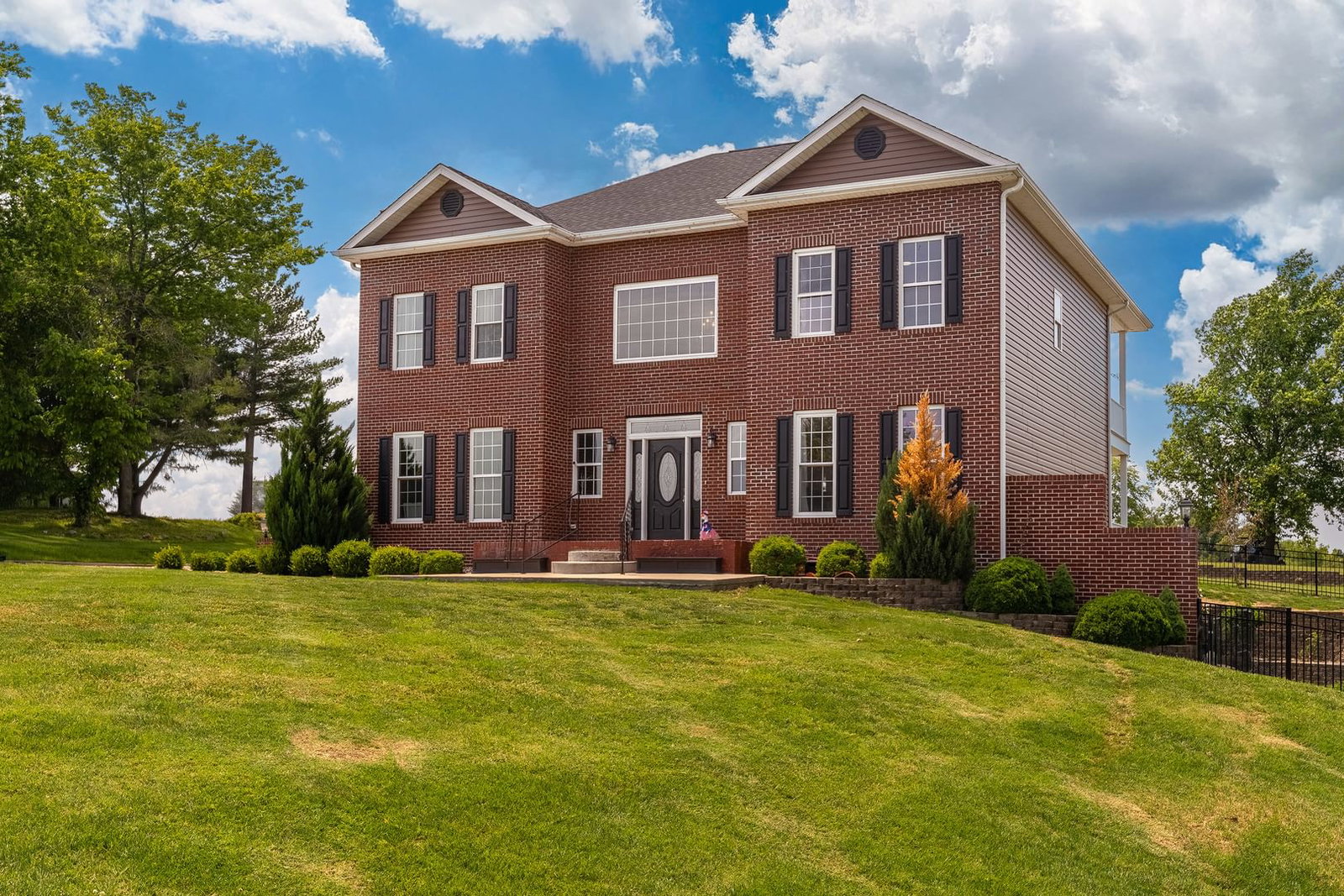 205 Fairway Drive, Harrisburg, IL 62946 — exterior view