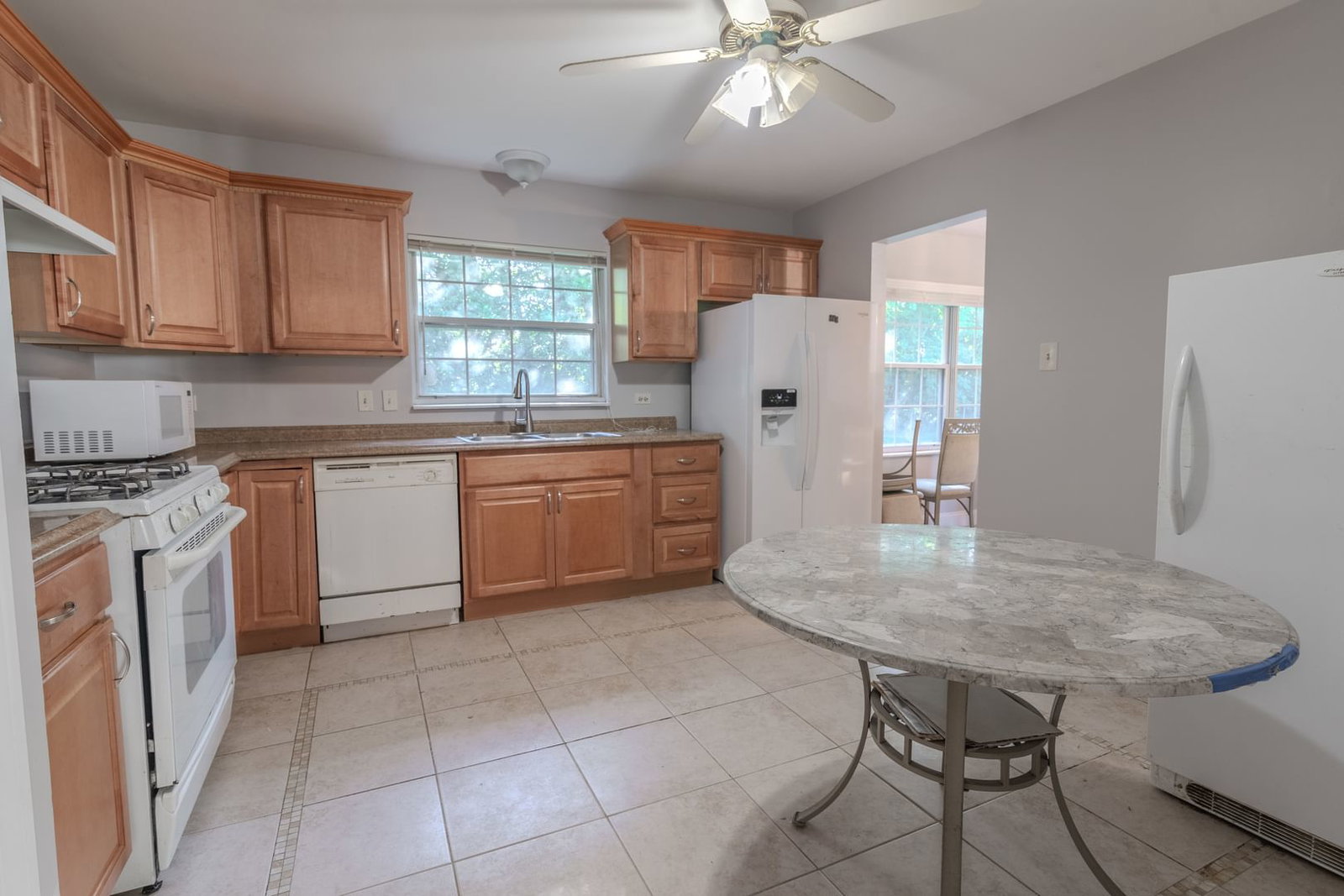 19825 S Farmington Lane, Frankfort, IL 60423 — living view