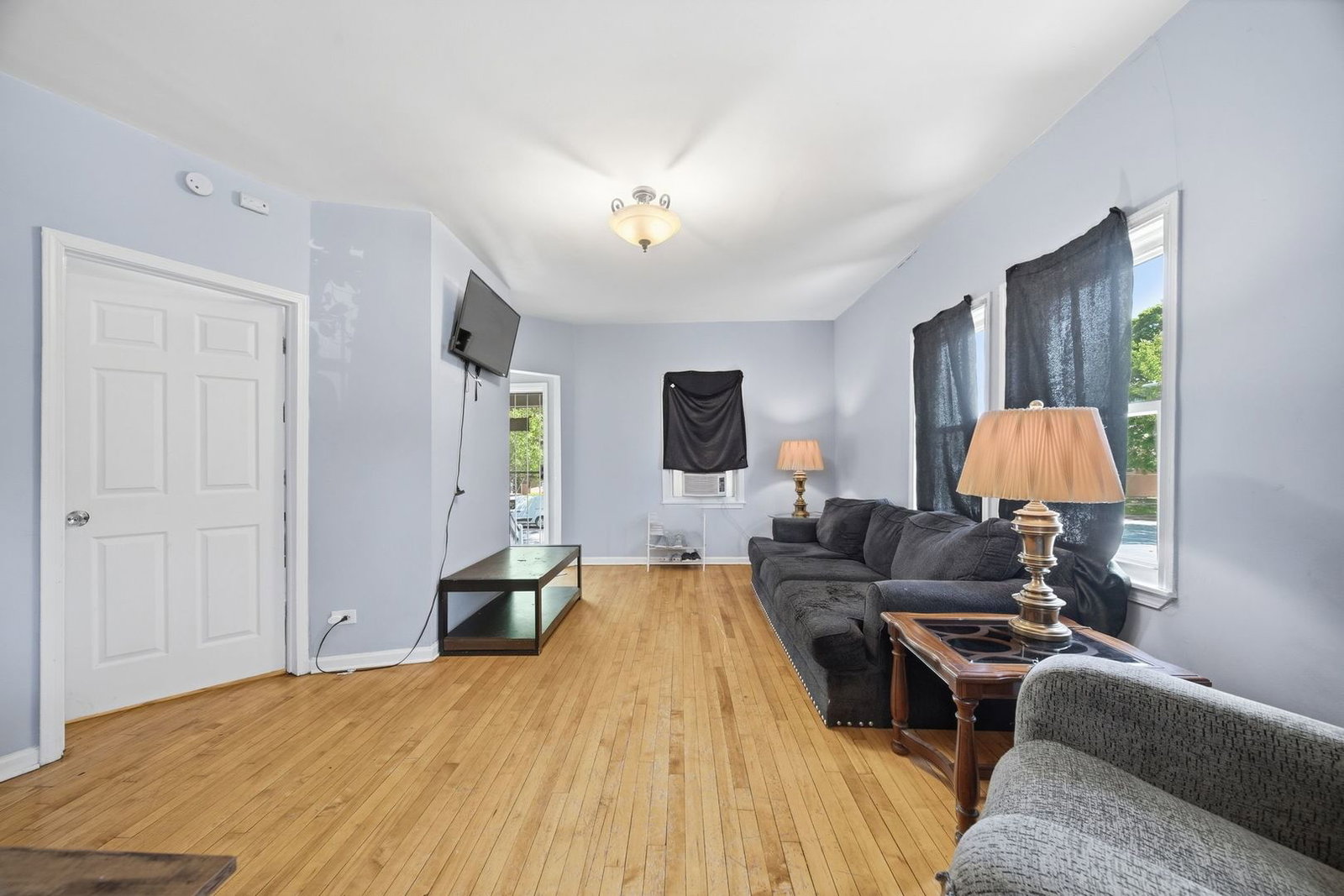 12124 S Edbrooke Avenue, Chicago, IL 60628 — exterior view