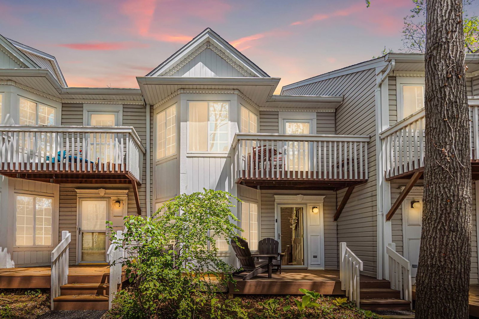 297 W Treehouse Lane, Round Lake, IL 60073 — exterior view