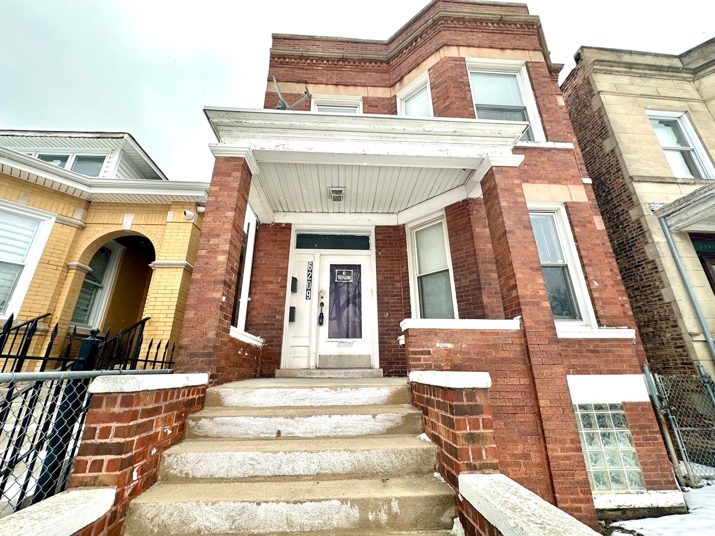 6209 S Justine Street, Chicago, IL 60636 — exterior view