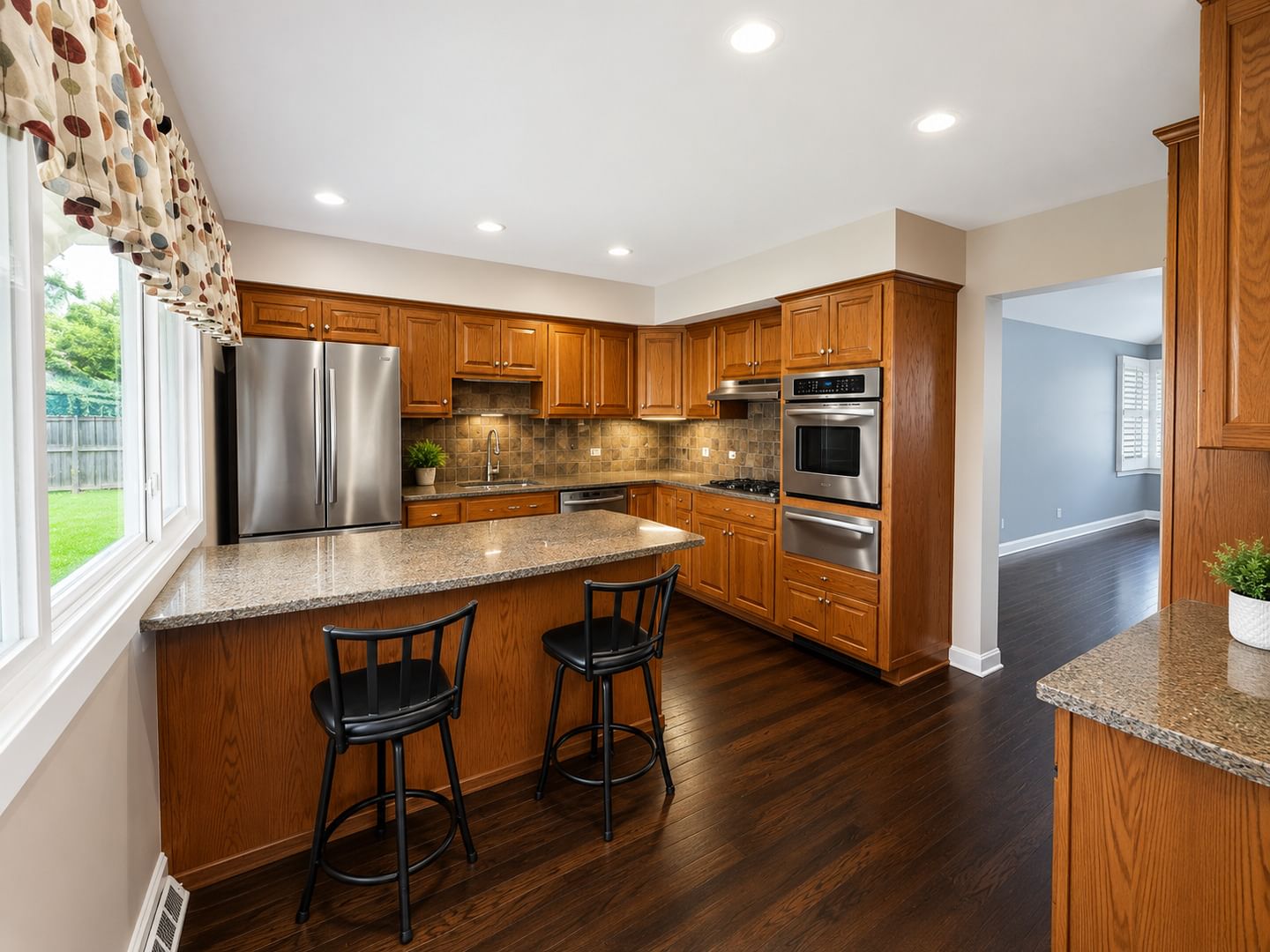 360 E Huntington Lane, Elmhurst, IL 60126 — exterior view