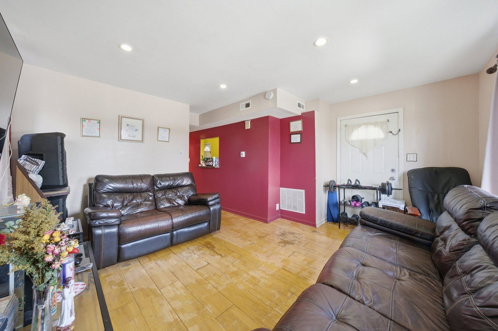 7420 W 64th Place, Summit, IL 60501 — living view