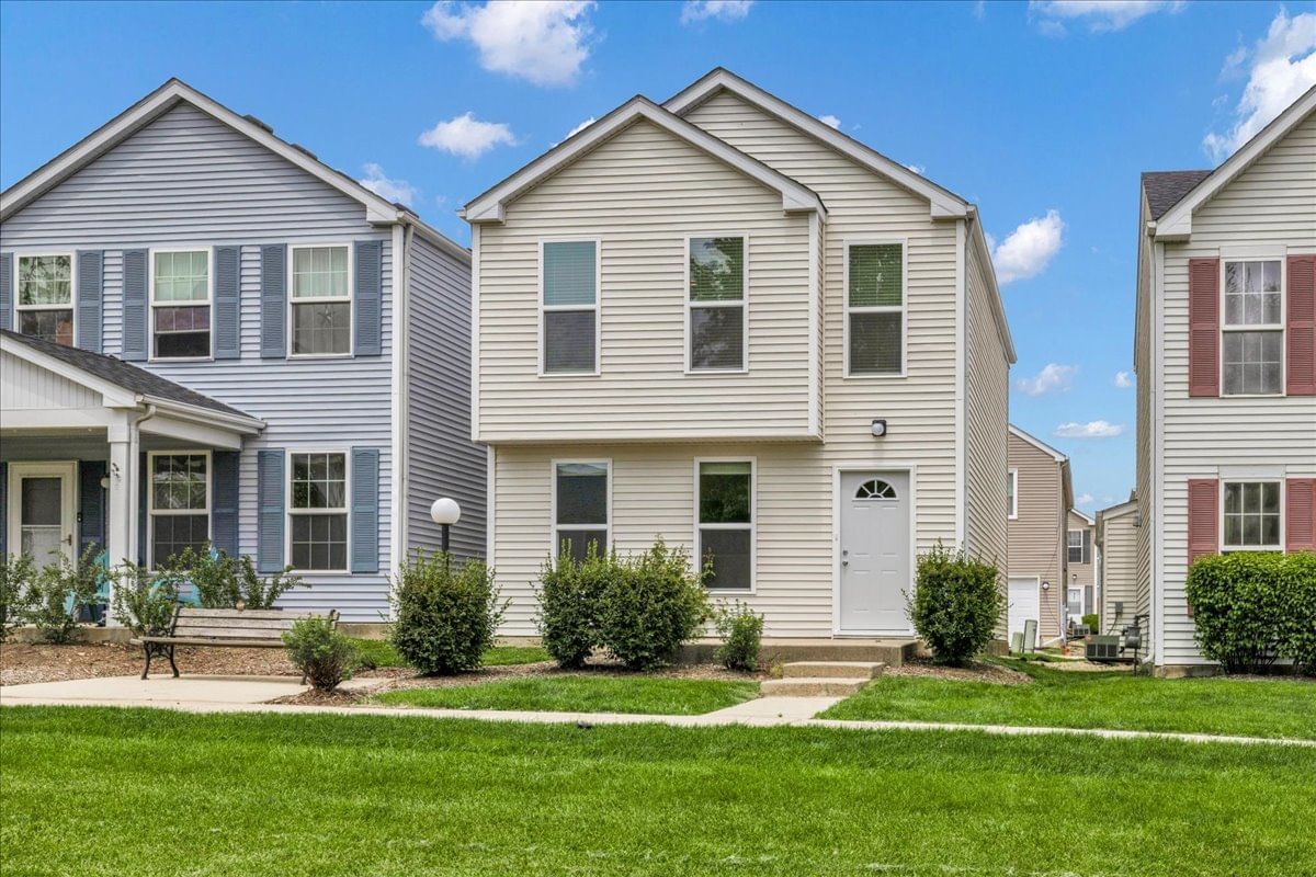 943 Four Seasons Boulevard #943, Aurora, IL 60504 — exterior view