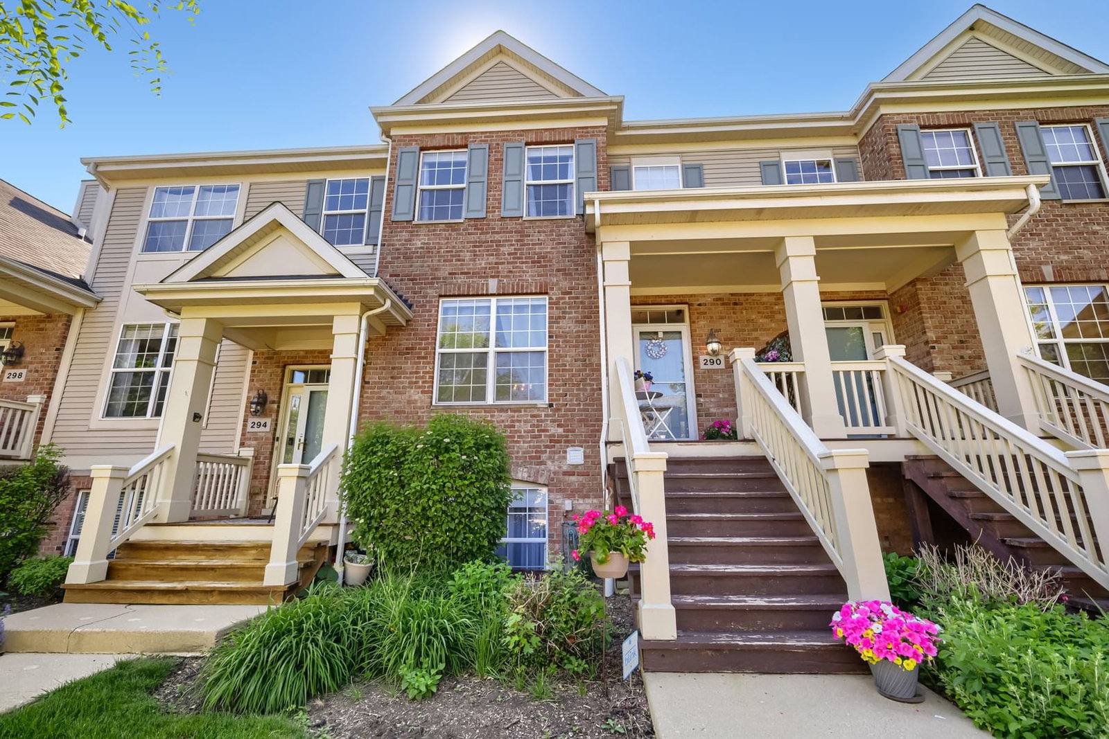 290 Broadmoor Lane, Bartlett, IL 60103 — exterior view