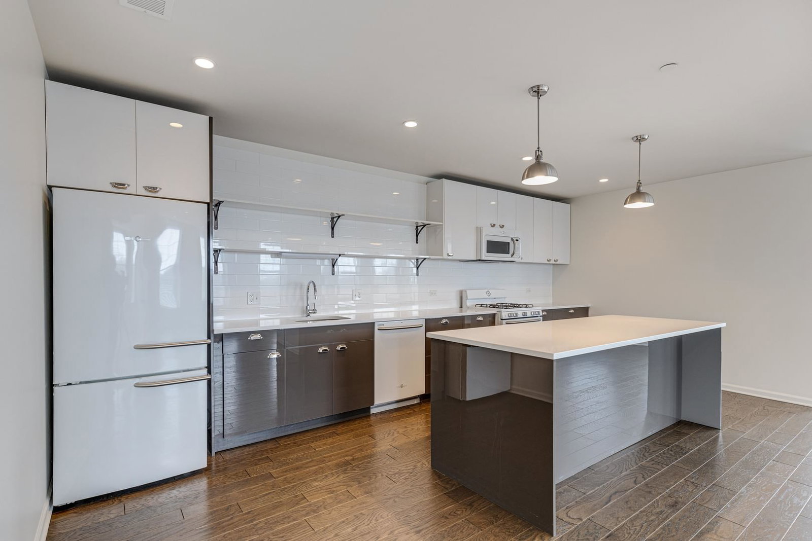 115 Lake Street #214, Libertyville, IL 60048 — exterior view
