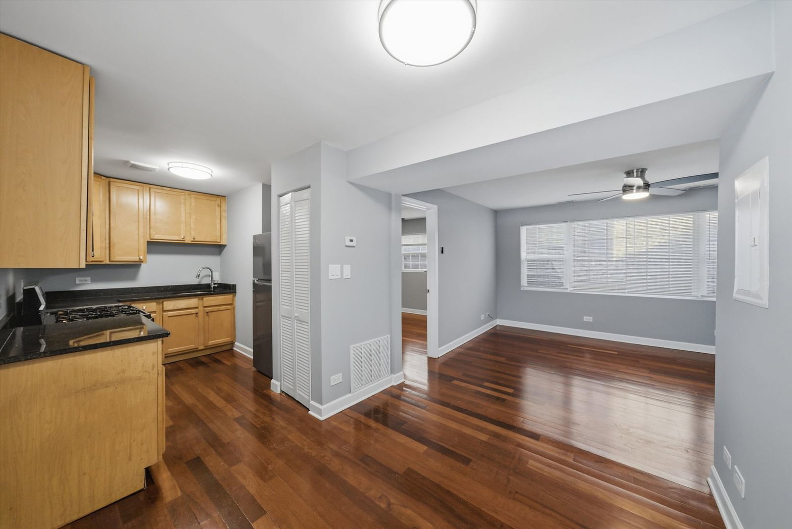 1937 W Pratt Boulevard #2N, Chicago, IL 60626 — exterior view