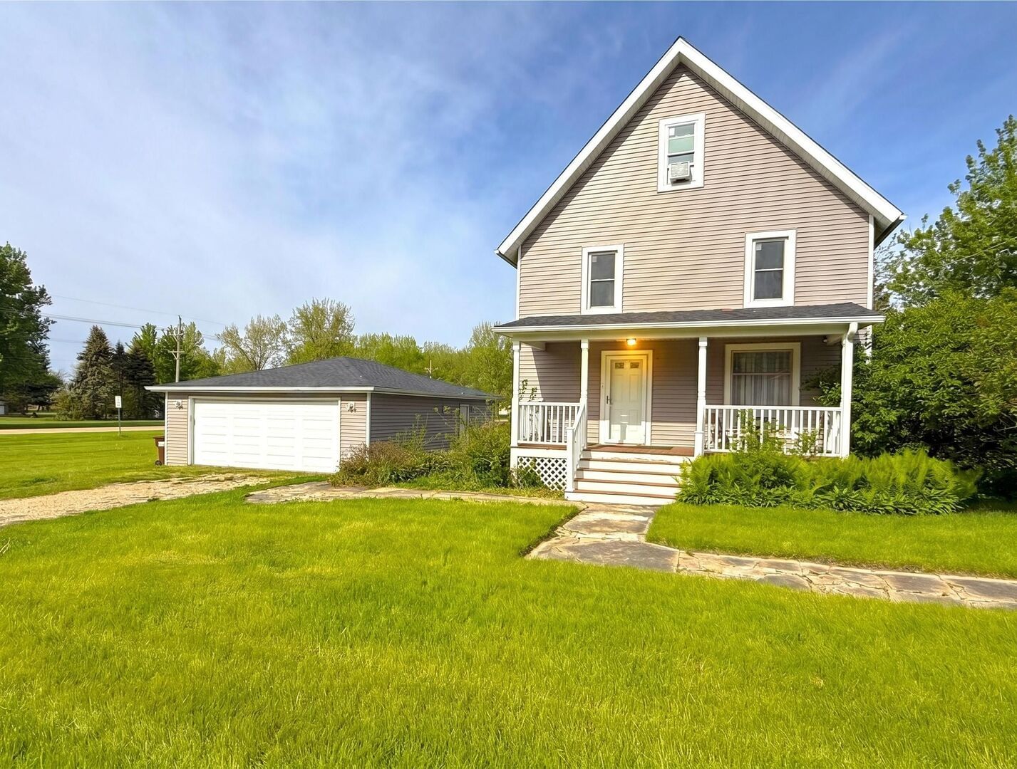 240 Maple Street, Paw Paw, IL 61353 — exterior front view