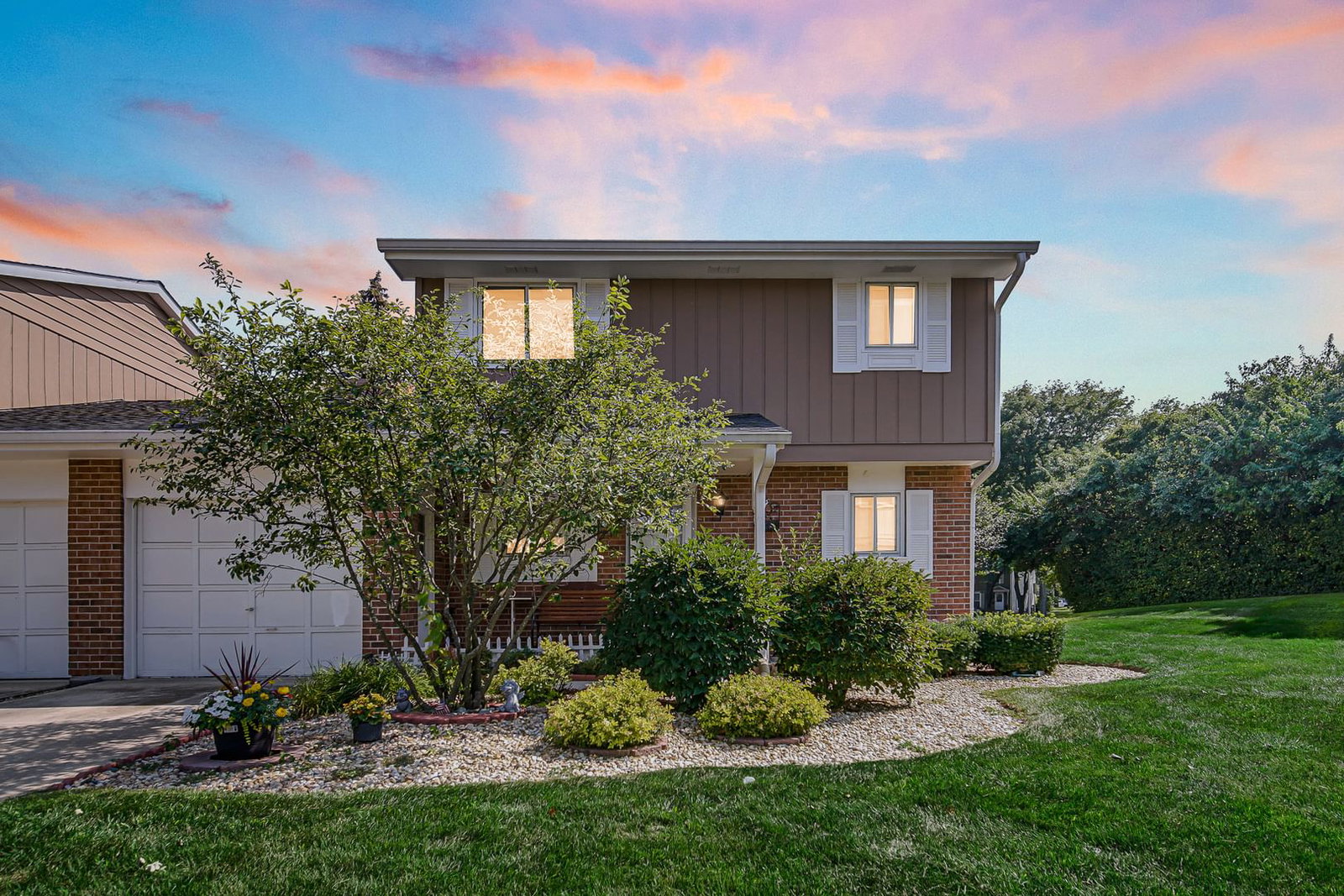 1010 Heathrow Court, Wheaton, IL 60189 — exterior view