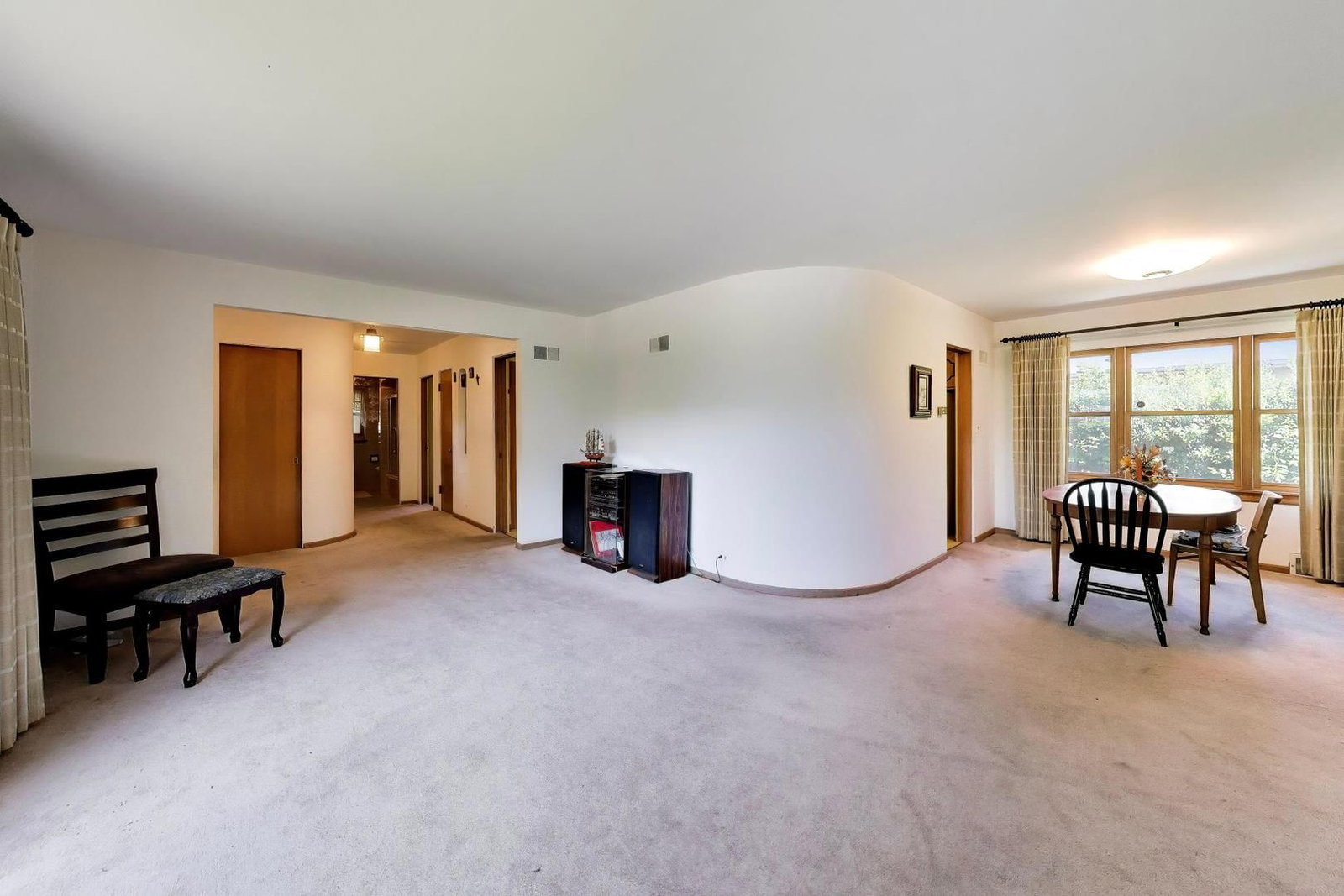 3360 W Arthur Avenue, Lincolnwood, IL 60712 — kitchen view