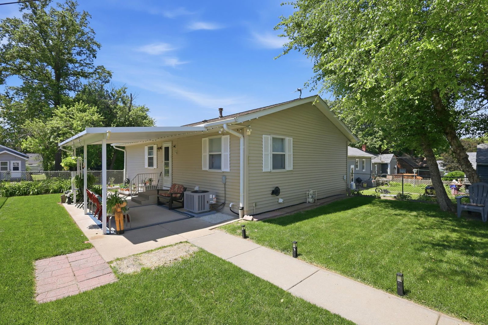 2544 Central Avenue, Bettendorf, IA 52722 — exterior view