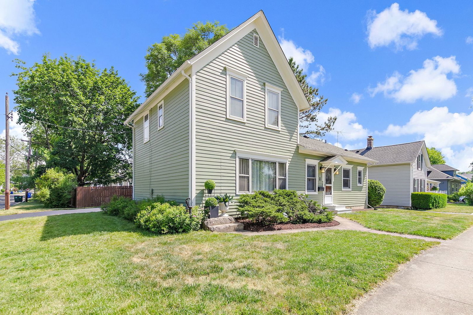 1 Adams Street, East Dundee, IL 60118 — exterior view