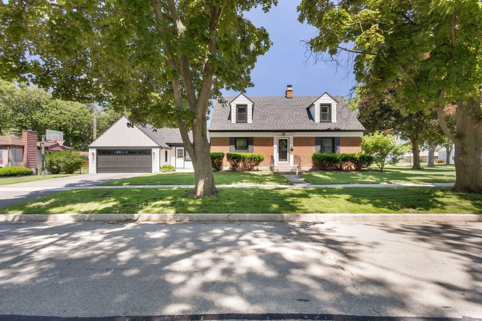 4 W Monroe Street, Villa Park, IL 60181 — exterior view
