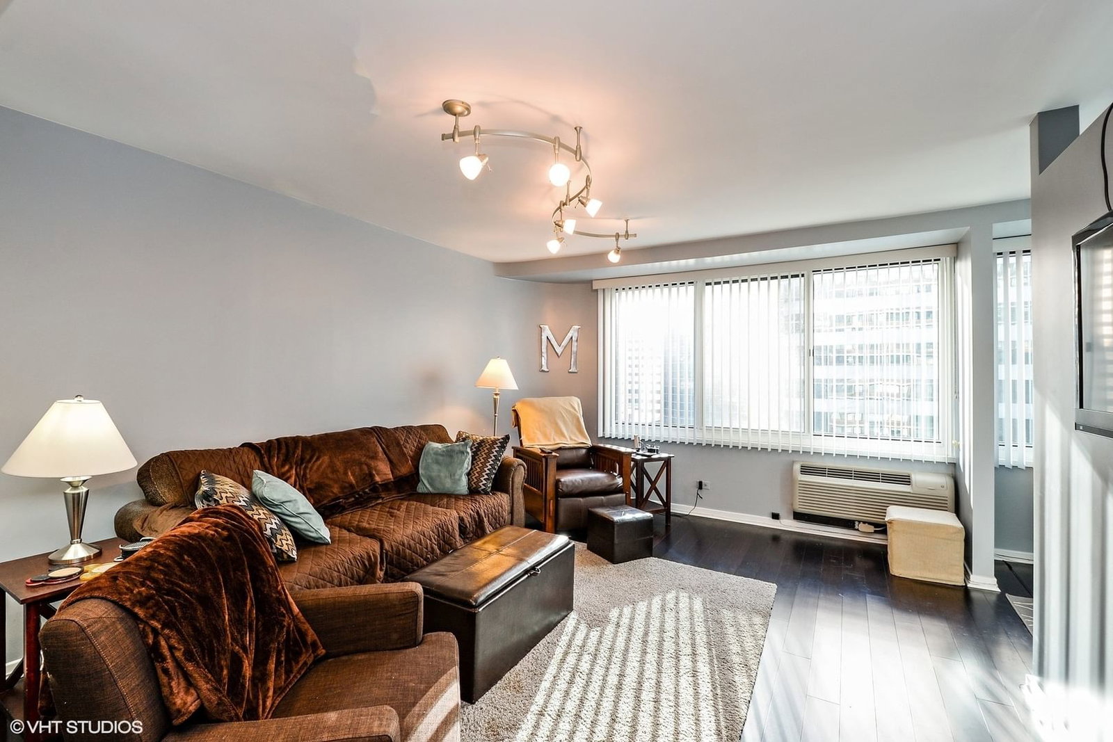 211 E Ohio Street #1106, Chicago, IL 60611 — exterior view