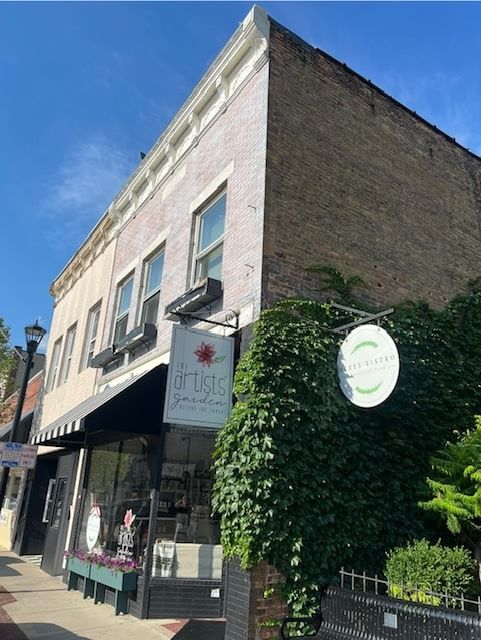 407 Lincoln Highway, Rochelle, IL 61068 — exterior front view