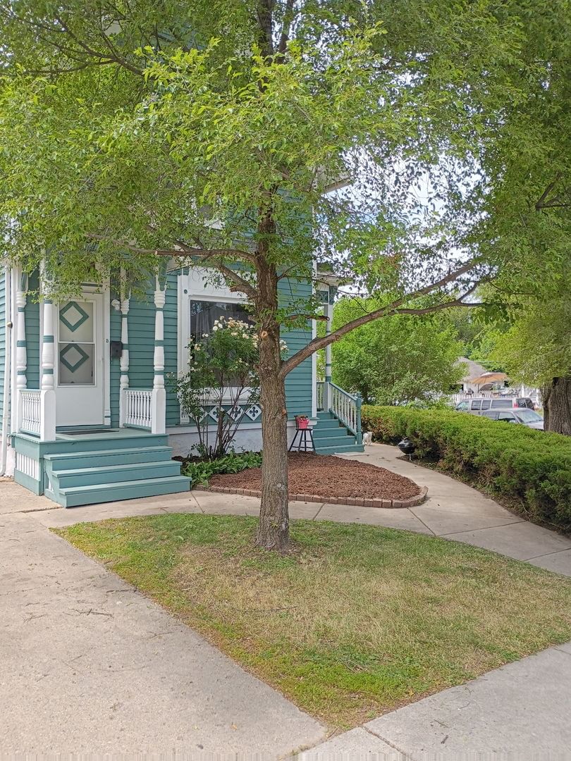 418 Saint Charles Street #B, Elgin, IL 60120 — exterior view