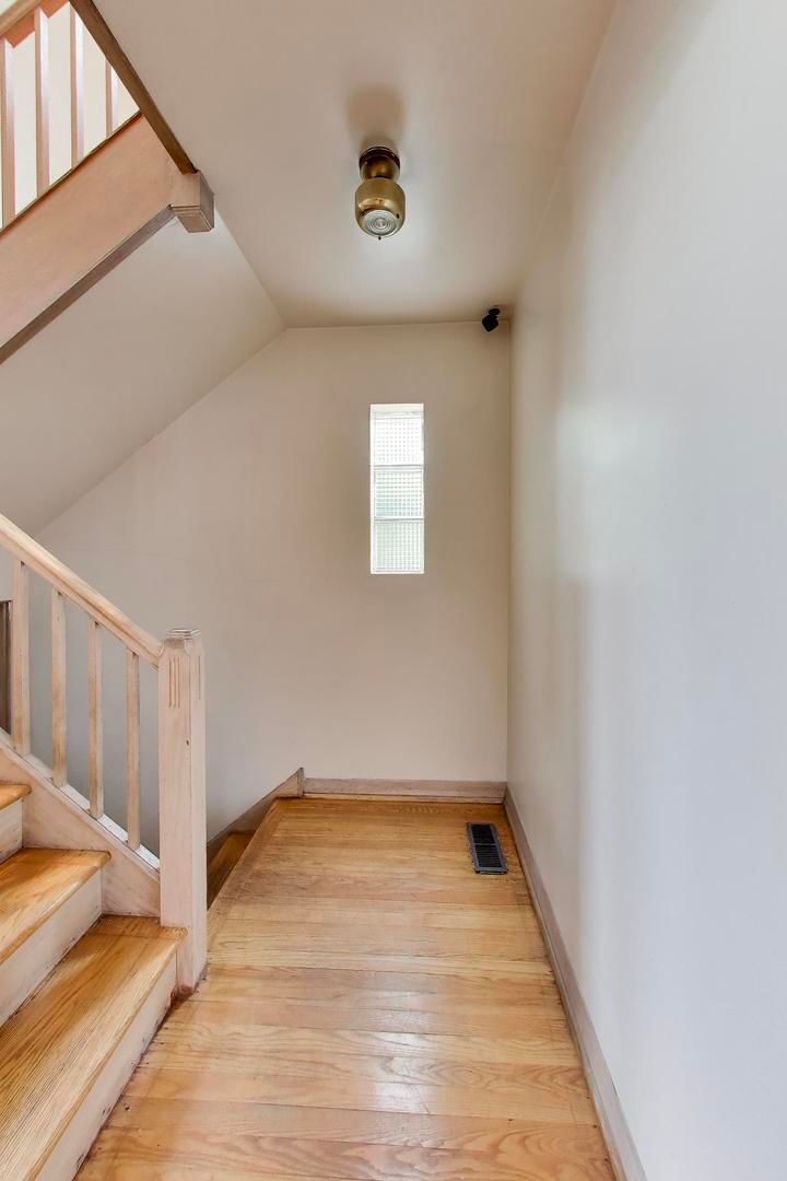 6025 N Sacramento Avenue, Chicago, IL 60659 — exterior view