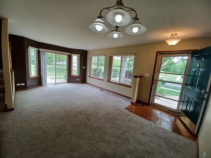 661 Lincoln Station Drive, Oswego, IL 60543 — exterior view