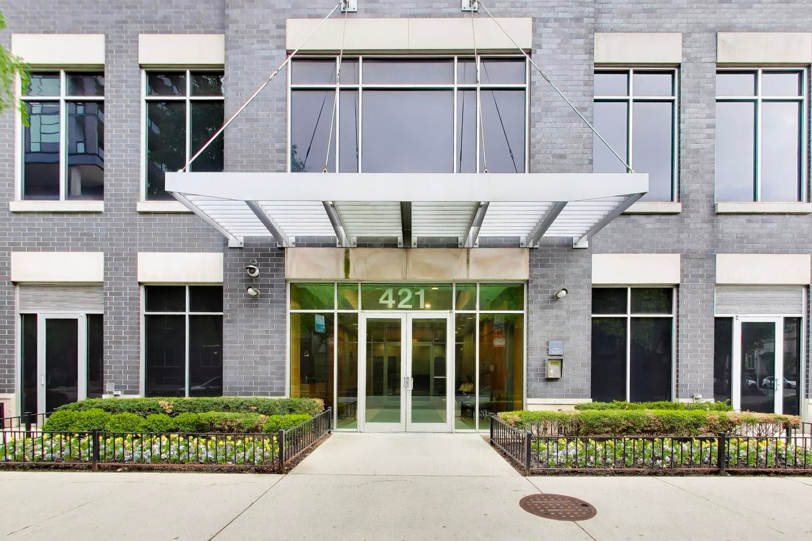 421 W Huron Street #1006, Chicago, IL 60654 — exterior view