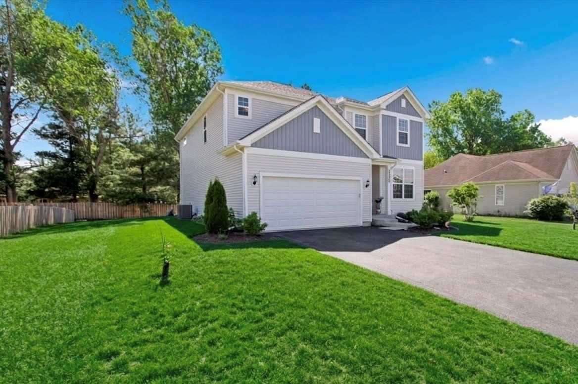 2220 Walnut Glen Boulevard, Island Lake, IL 60042 — exterior view