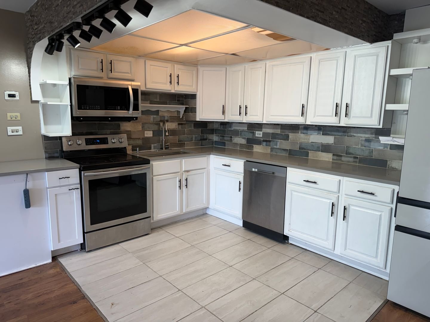 6700 S Brainard Avenue #411, Countryside, IL 60525 — exterior view