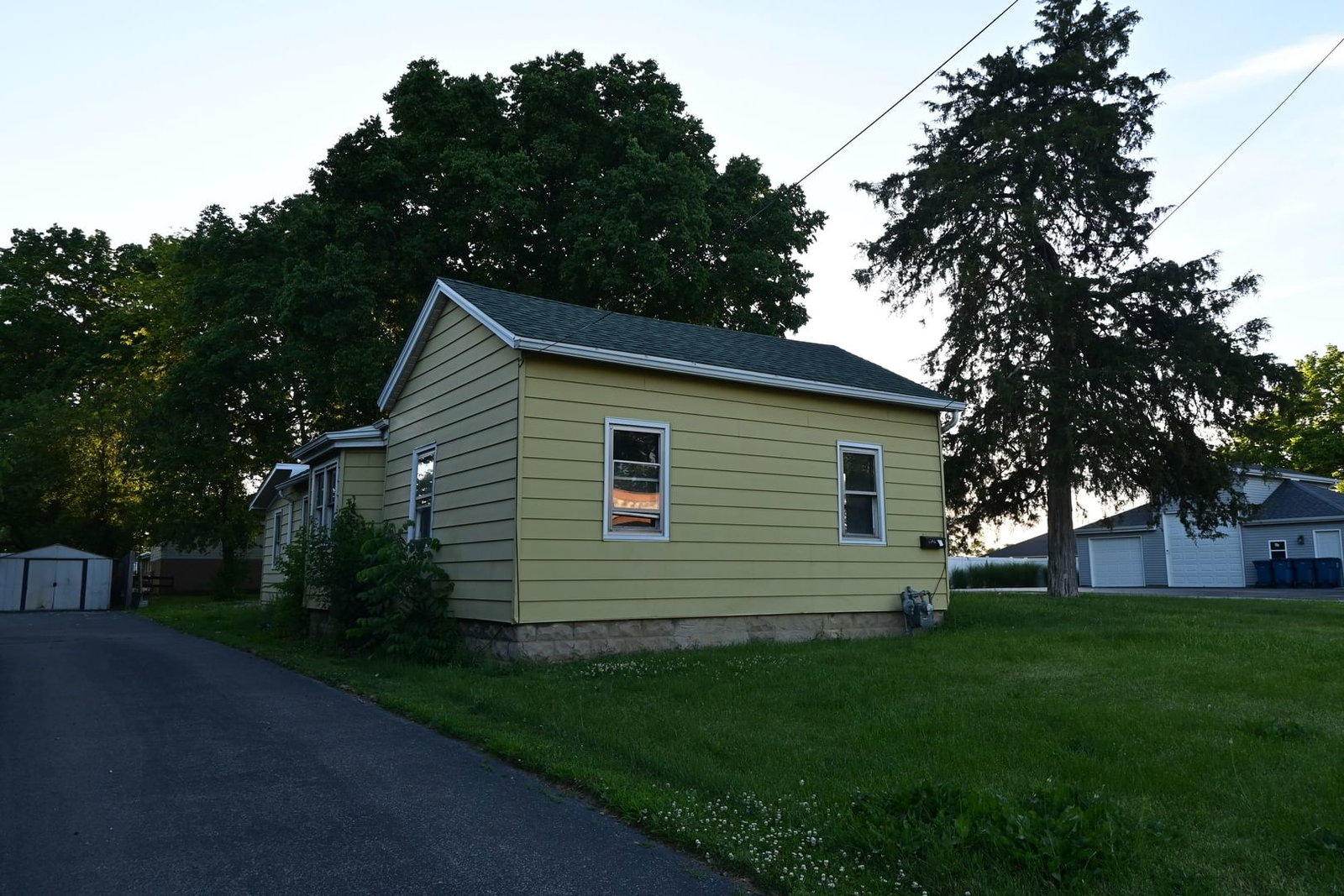 1346 N Division Street, Morris, IL 60450 — exterior view