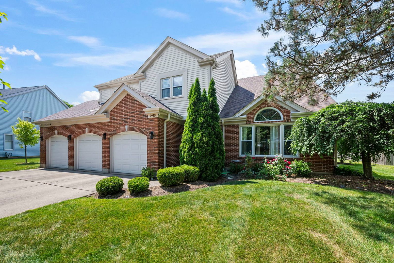2955 Whispering Oaks Drive, Buffalo Grove, IL 60089 — exterior view