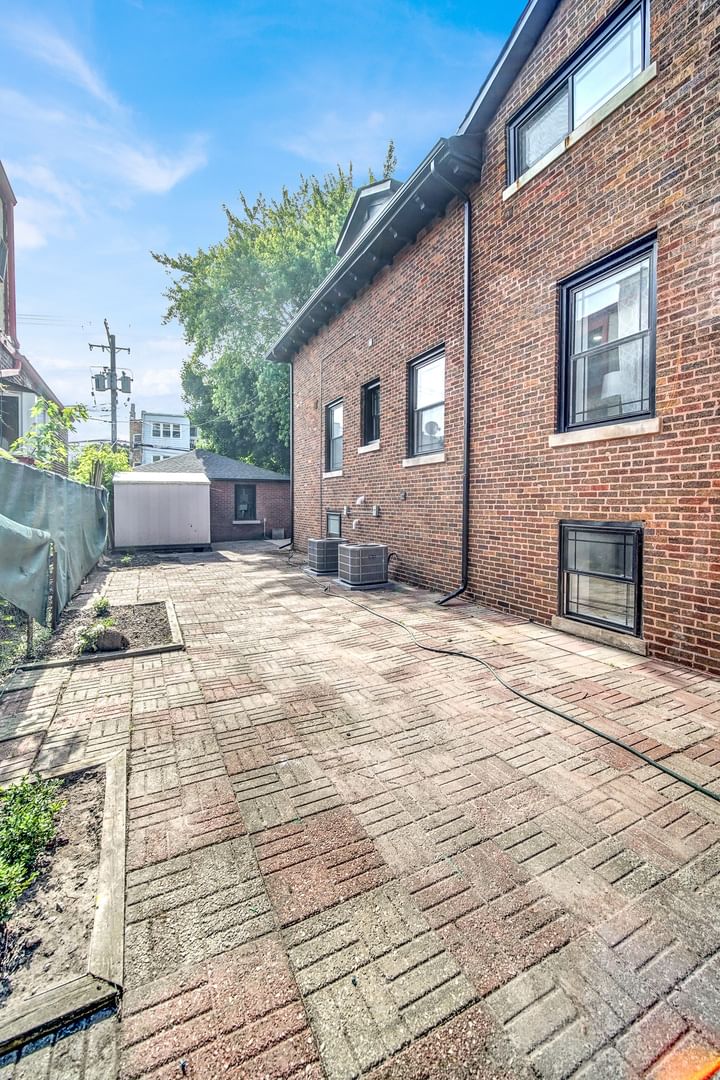 6840 S Cregier Avenue, Chicago, IL 60649 — exterior view